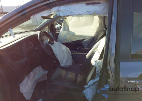 2016 Toyota Sienna Se Premium 8 Passenger z USA, uszkodzony, nr VIN 5TDXK3DC7GS717534